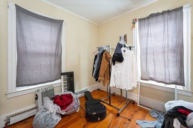 94 D St, Lowell, MA 01851