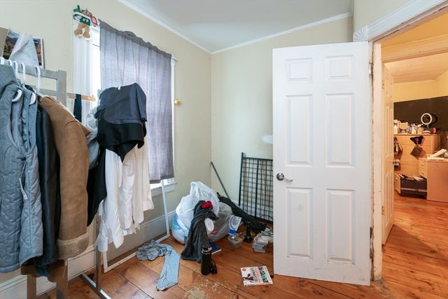 94 D St, Lowell, MA 01851