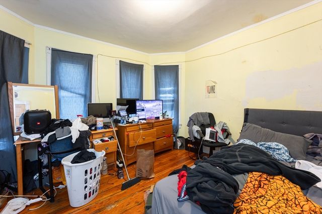 94 D St, Lowell, MA 01851