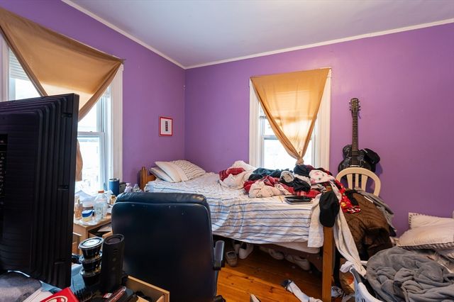 94 D St, Lowell, MA 01851