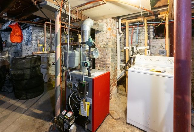 94 D St, Lowell, MA 01851