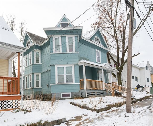 94 D St, Lowell, MA 01851