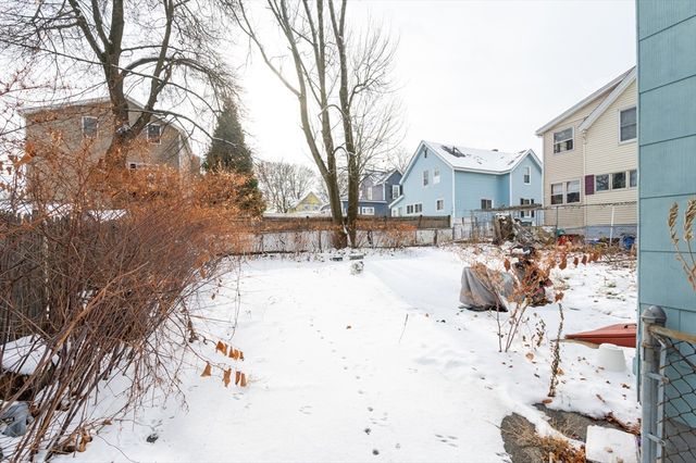 94 D St, Lowell, MA 01851