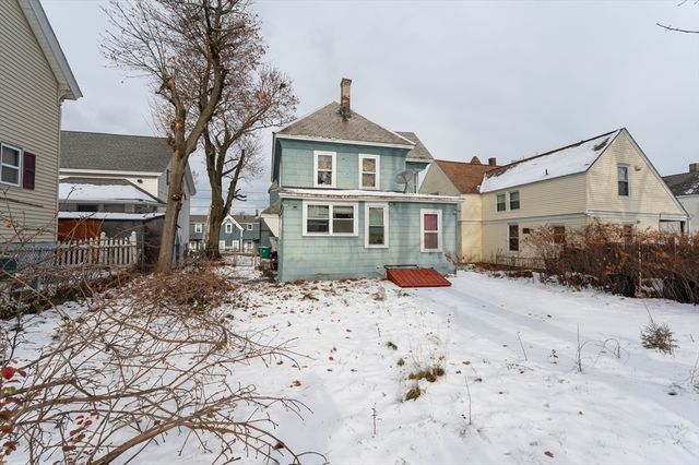 94 D St, Lowell, MA 01851