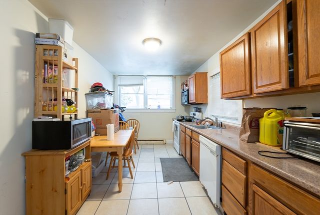 94 D St, Lowell, MA 01851