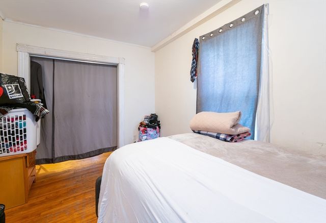 94 D St, Lowell, MA 01851