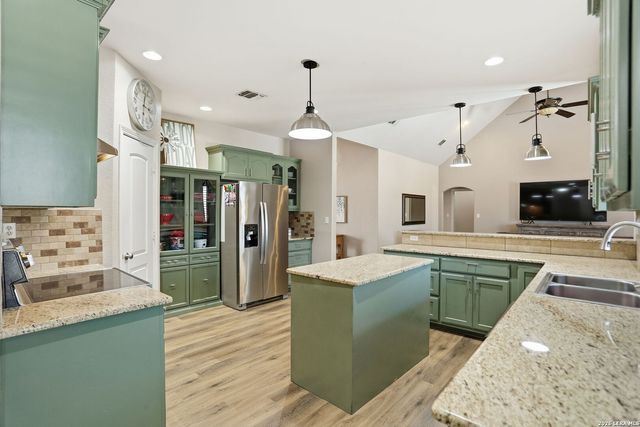 108 Abrego Ridge, Floresville, TX 78114