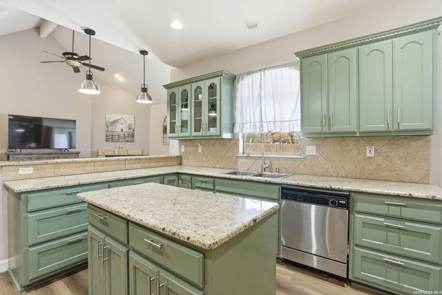 108 Abrego Ridge, Floresville, TX 78114