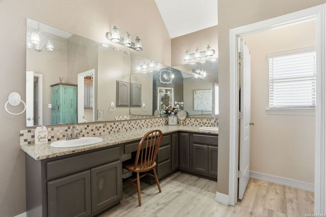 108 Abrego Ridge, Floresville, TX 78114