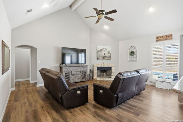 108 Abrego Ridge, Floresville, TX 78114