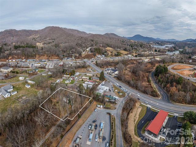 92 Mauney Cove Road, Waynesville, NC 28786