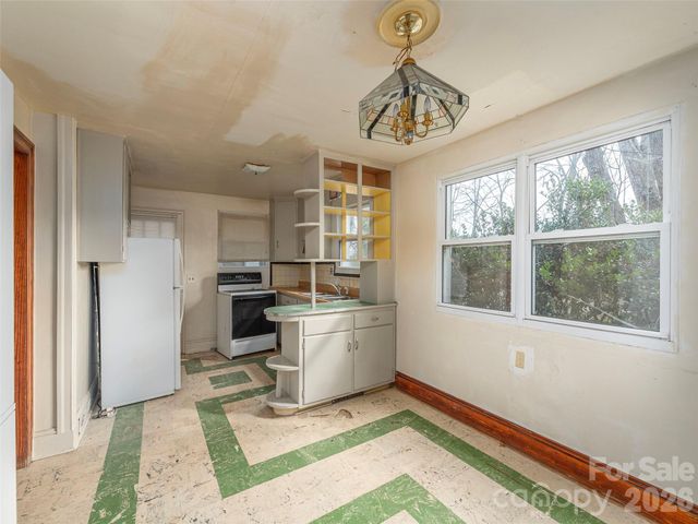 92 Mauney Cove Road, Waynesville, NC 28786