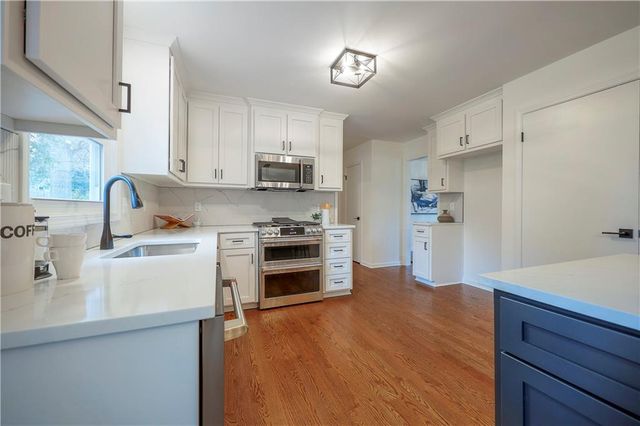 8818 Birch Lane, Prairie Village, KS 66207