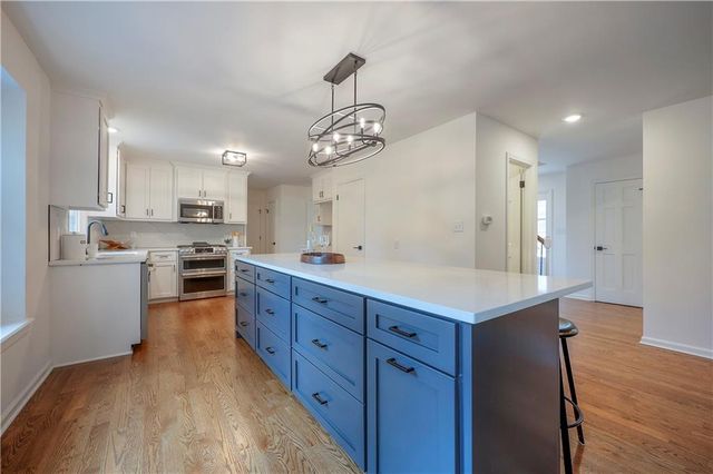 8818 Birch Lane, Prairie Village, KS 66207