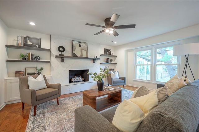 8818 Birch Lane, Prairie Village, KS 66207