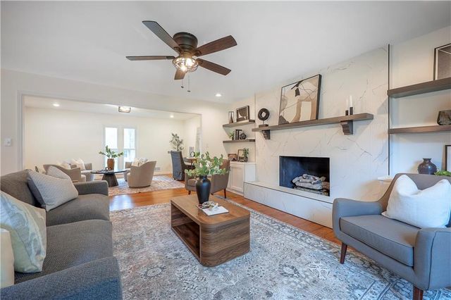 8818 Birch Lane, Prairie Village, KS 66207