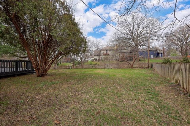 8818 Birch Lane, Prairie Village, KS 66207