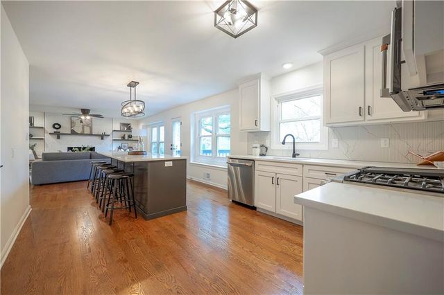 8818 Birch Lane, Prairie Village, KS 66207
