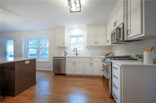 8818 Birch Lane, Prairie Village, KS 66207