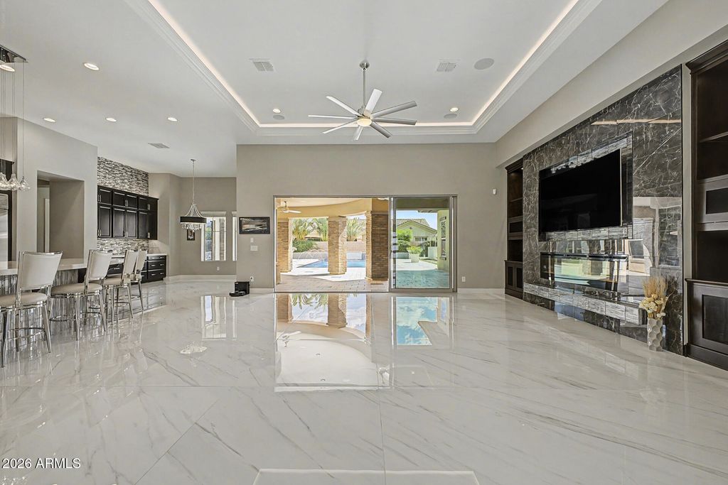 Image 10 of property listing at 2087 E ARIS Drive, Gilbert, AZ 85298