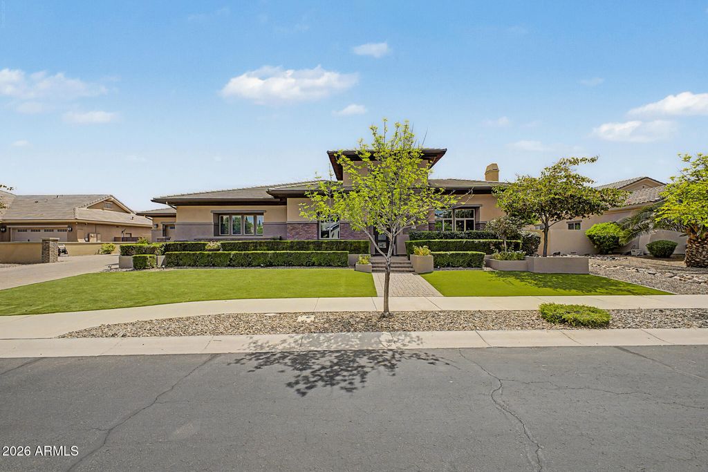 Image 2 of property listing at 2087 E ARIS Drive, Gilbert, AZ 85298