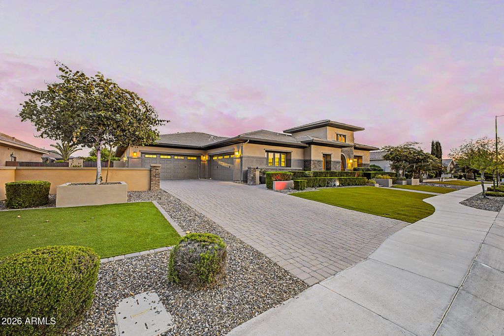 Image 3 of property listing at 2087 E ARIS Drive, Gilbert, AZ 85298