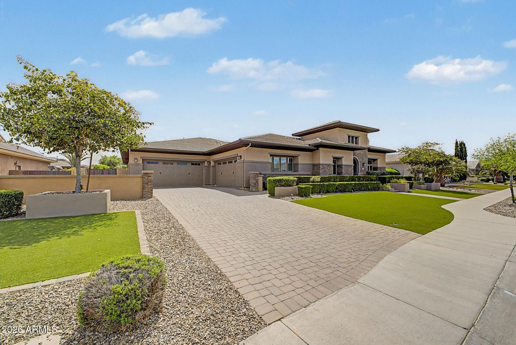 Image 4 of property listing at 2087 E ARIS Drive, Gilbert, AZ 85298