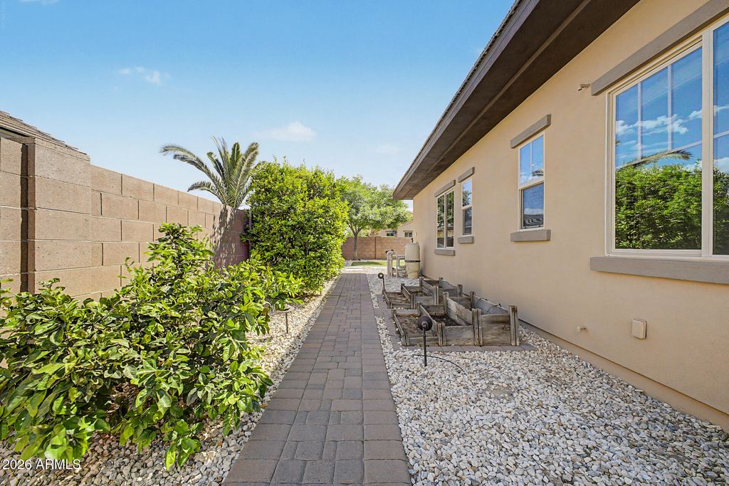 Image 86 of property listing at 2087 E ARIS Drive, Gilbert, AZ 85298