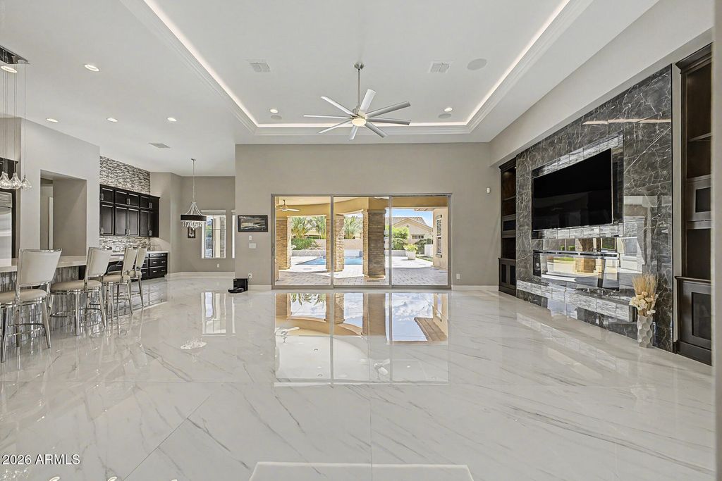 Image 9 of property listing at 2087 E ARIS Drive, Gilbert, AZ 85298