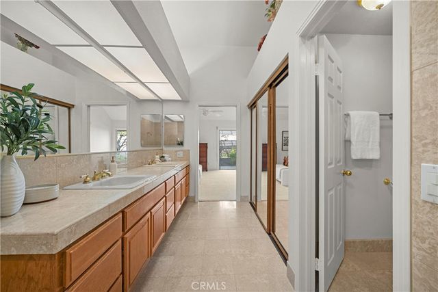 26334 Emerald Dove, Valencia, CA 91355