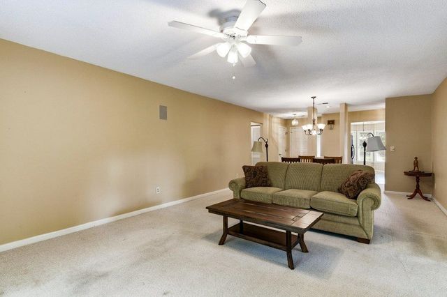 107 Mayberry Ln., Conway, SC 29526