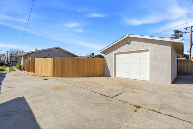 1225 Union Street, Kingsburg, CA 93631