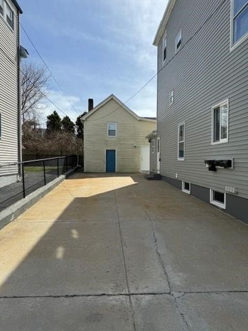 40 Bourne Street 1, Bristol, RI 02809