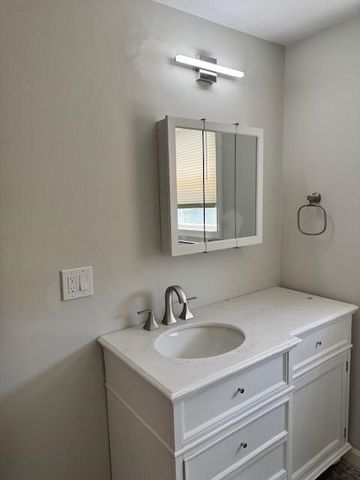 40 Bourne Street 1, Bristol, RI 02809