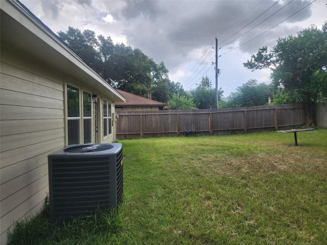 10115 Mill Shadow Drive, Houston, TX 77070