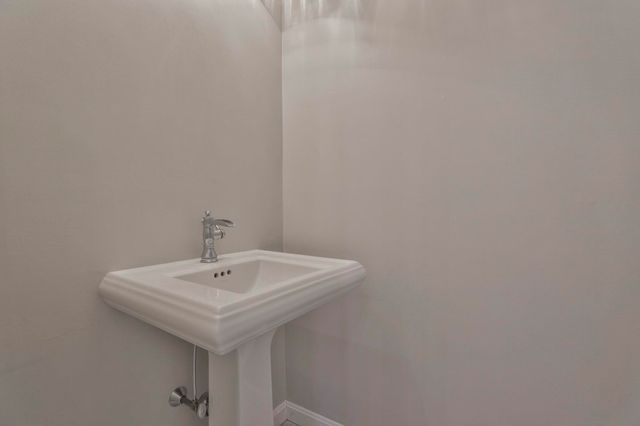 37 Coles Way, Atkinson, NH 03811