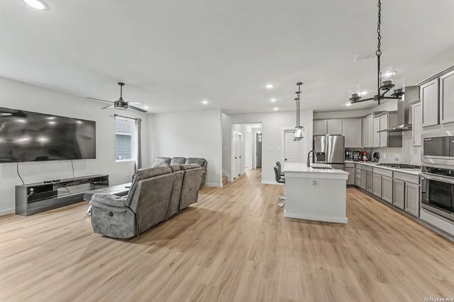 16515 ROSEMARY RDG, Elmendorf, TX 78112