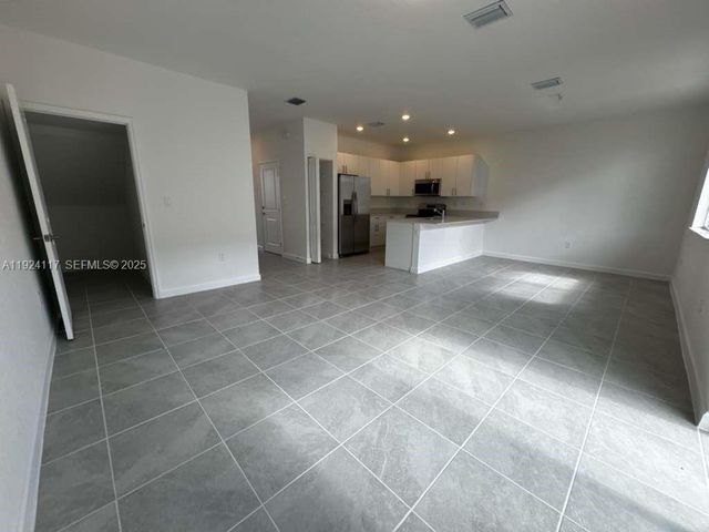 632 SE 14th Ct 632, Homestead, FL 33034