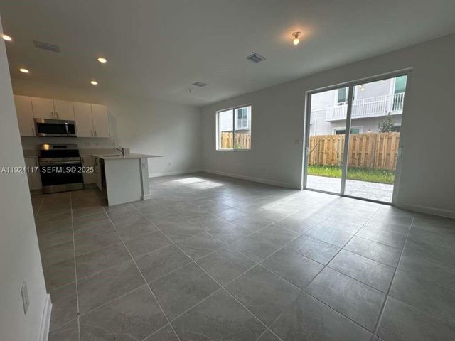 632 SE 14th Ct 632, Homestead, FL 33034