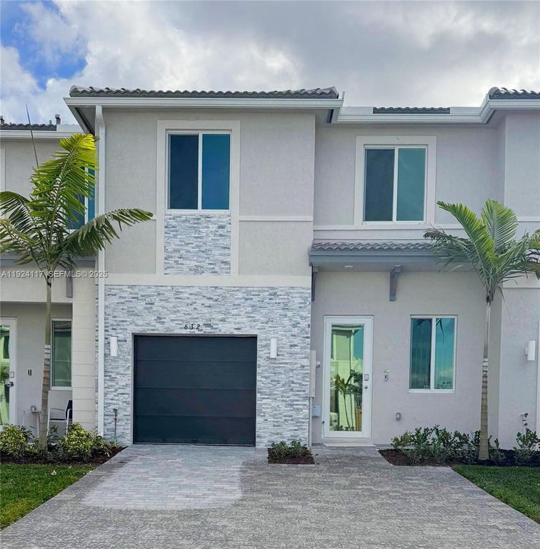 632 SE 14th Ct 632, Homestead, FL 33034
