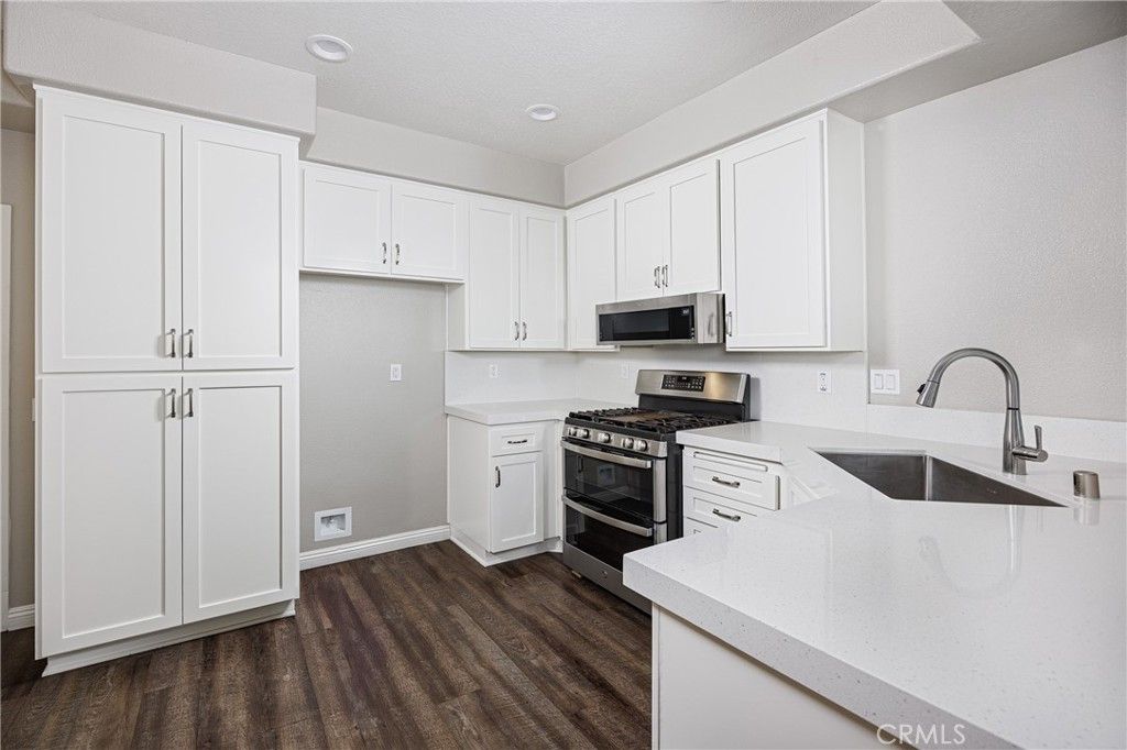 Image 9 of property listing at 28392 Klondike Drive, Lake Forest, CA 92679