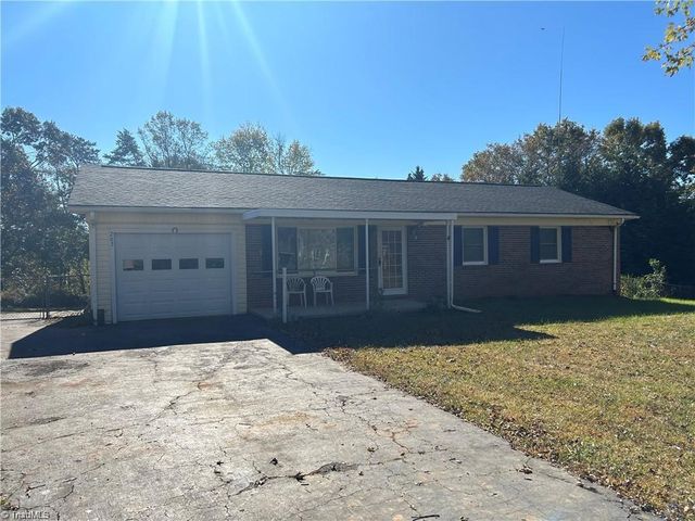 263 Badgett Avenue, Mount Airy, NC 27030