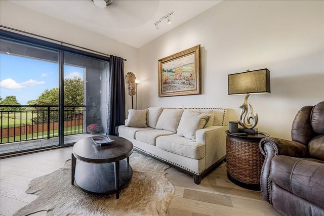 717 S Riverside Dr Apt 207, Memphis, TN 38103