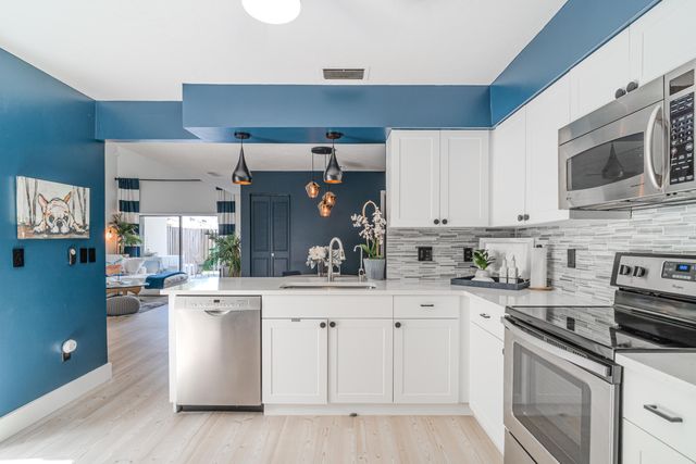 8016 Edgemere Lane, Palm Beach Gardens, FL 33410