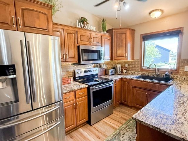 737 KONNOR COURT, Omro, WI 54963