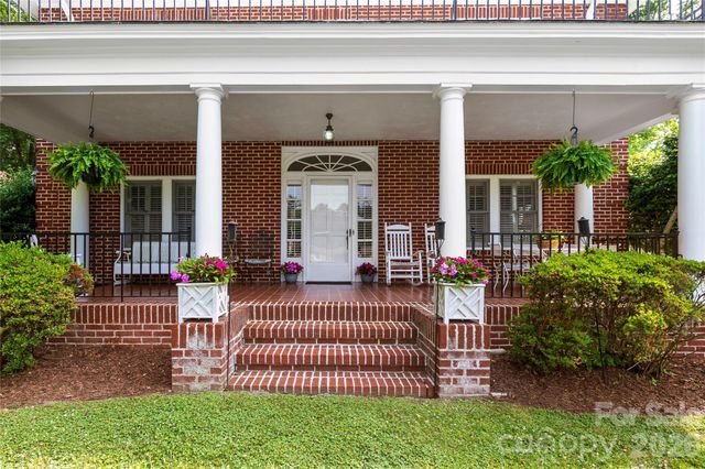1518 Greenville Highway, Hendersonville, NC 28792