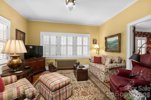 1518 Greenville Highway, Hendersonville, NC 28792