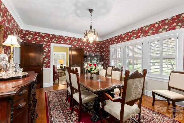 1518 Greenville Highway, Hendersonville, NC 28792