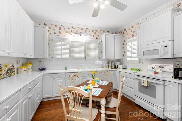 1518 Greenville Highway, Hendersonville, NC 28792