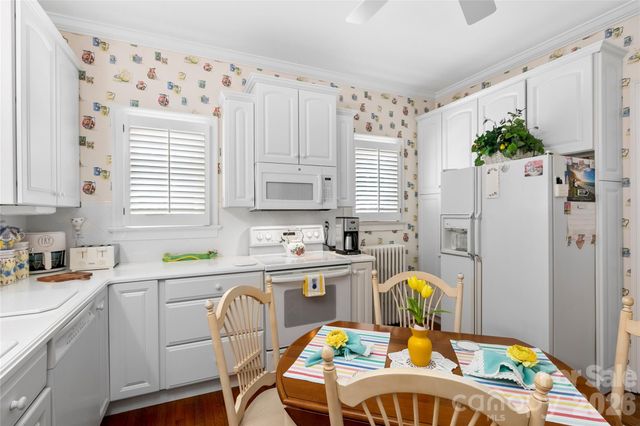 1518 Greenville Highway, Hendersonville, NC 28792